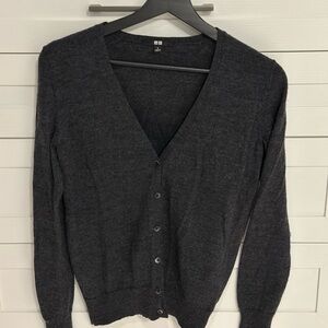 UNIQLO Women's Gray Cardigan Sweater
